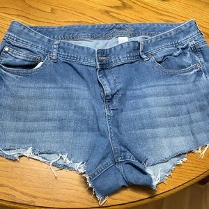 Maurice’s cut off booty shorts 20